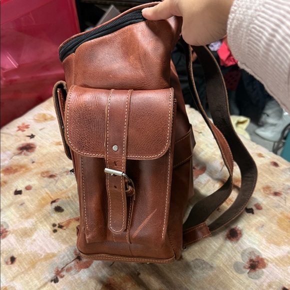 Men's Tan Leather Messenger Bag - Picture 3 of 6